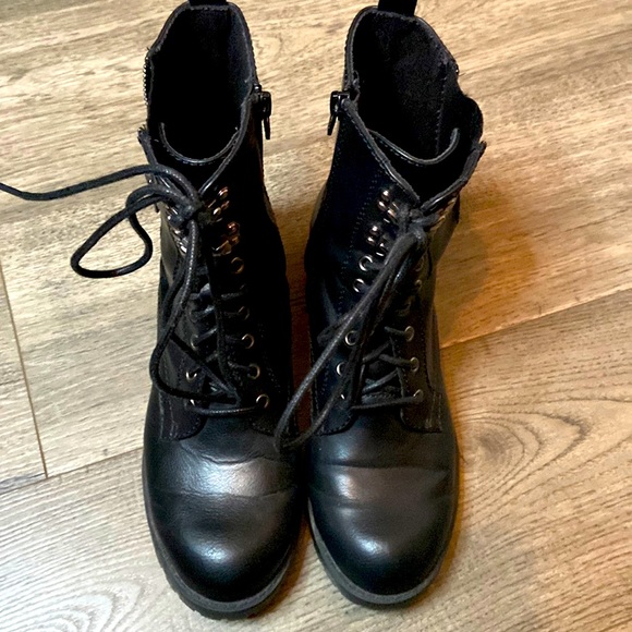 Used - Picture 1 of 3